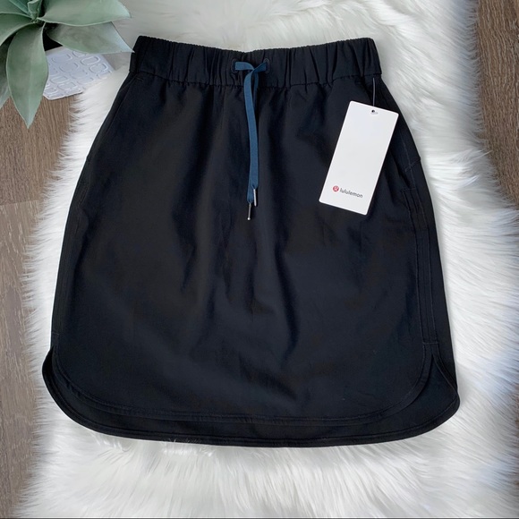lululemon athletica Dresses & Skirts - Lululemon On The Fly High Rise Black Skirt 6